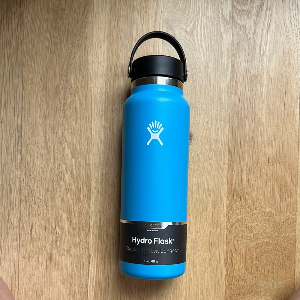 Hydro Flask Sky Blue Bottle with Black Lid NWT